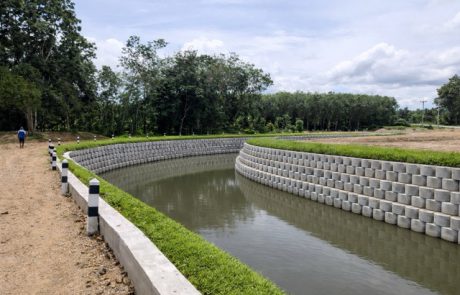 FF48F6F8-2181-4428-A174-D19585014440 중간